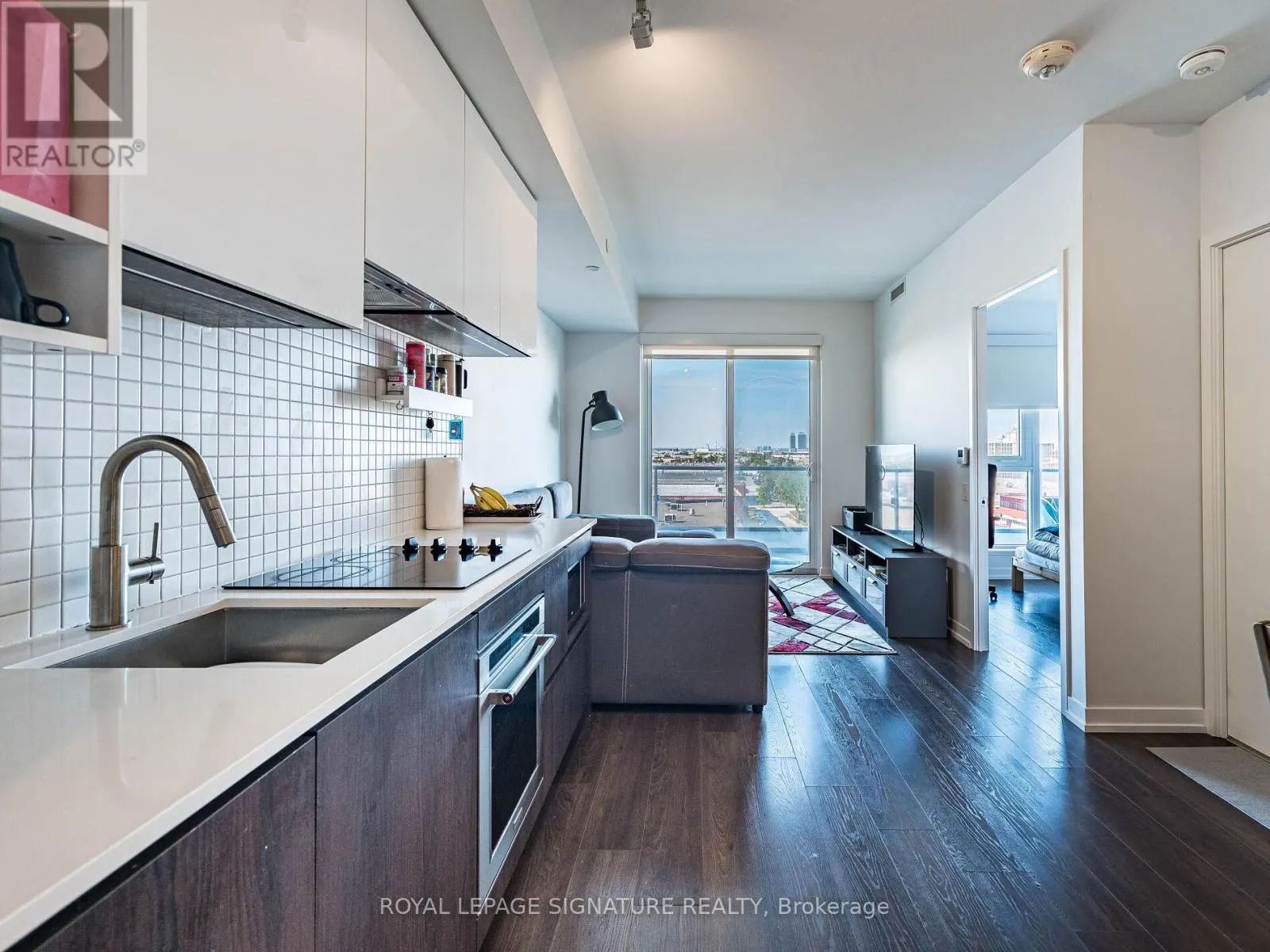 601 - 950 PORTAGE PARKWAY