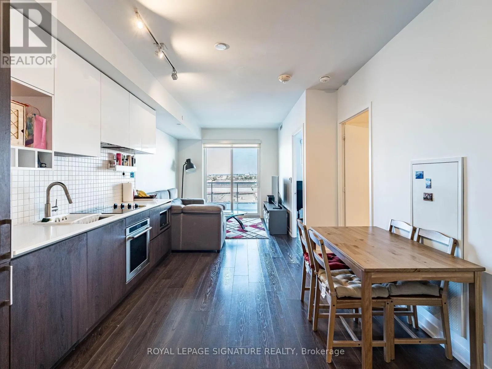 601 - 950 PORTAGE PARKWAY