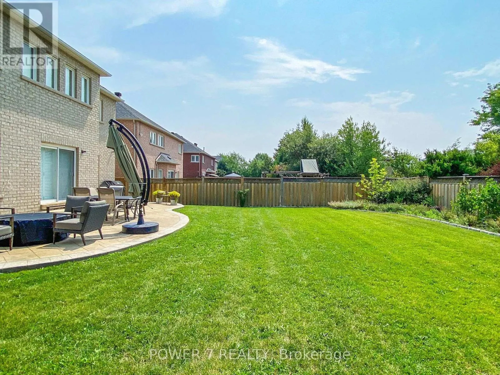 8 MUMBERSON COURT