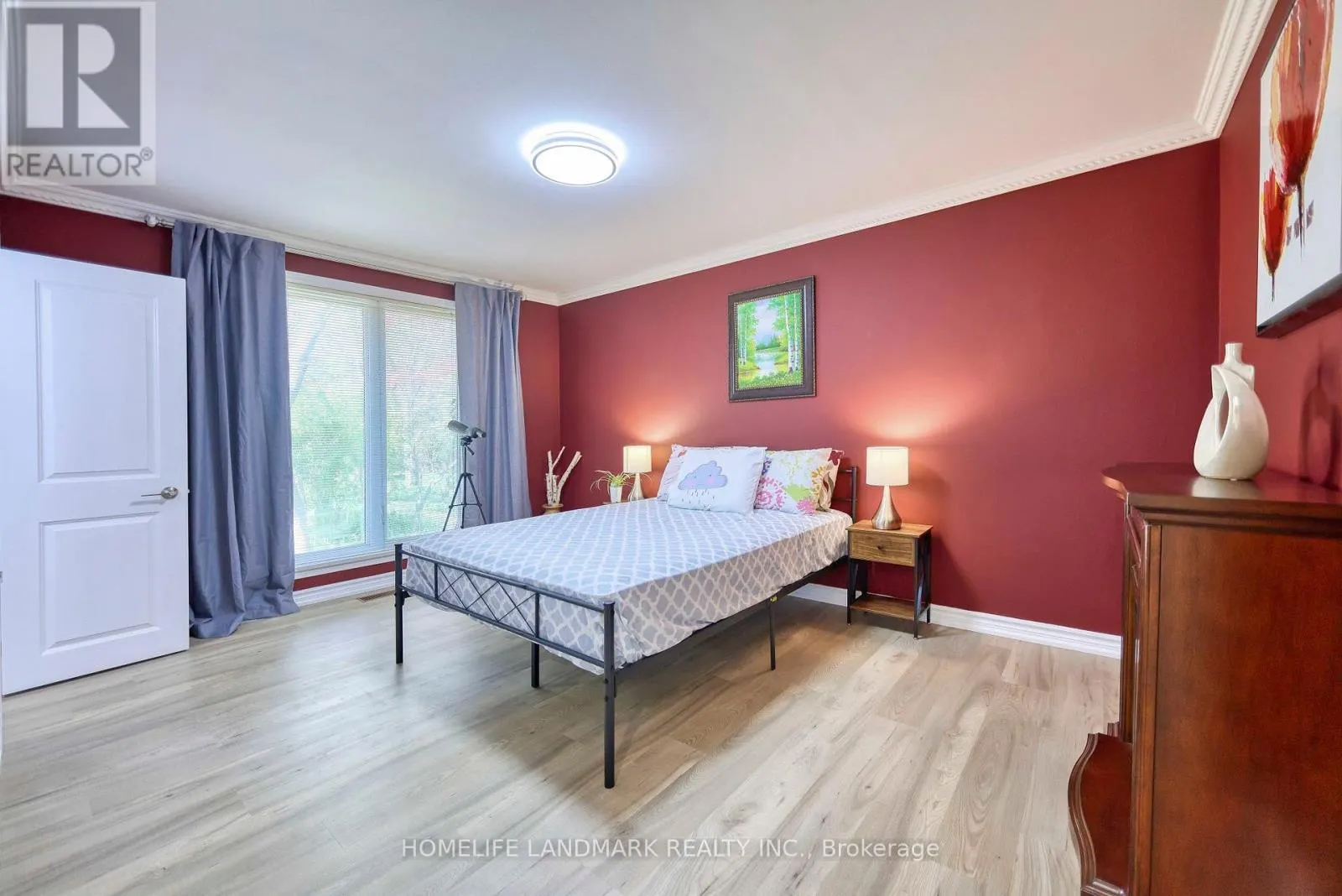 12 THORNHEIGHTS ROAD