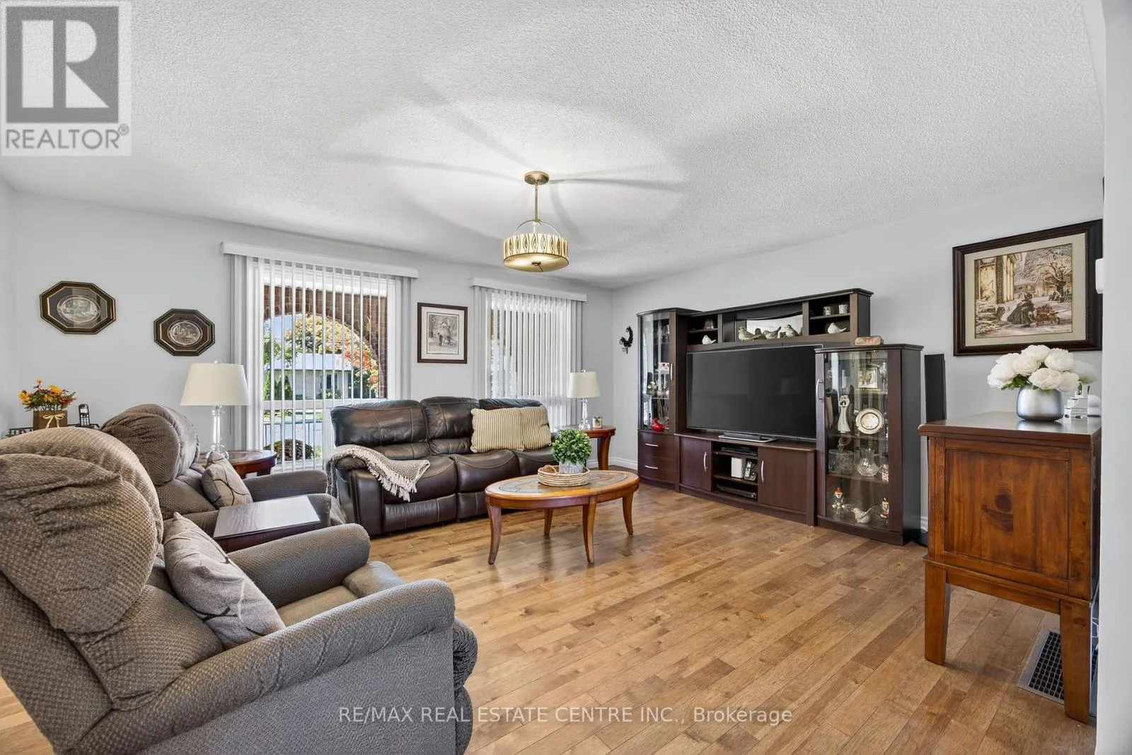 3047 SANDY COVE DRIVE