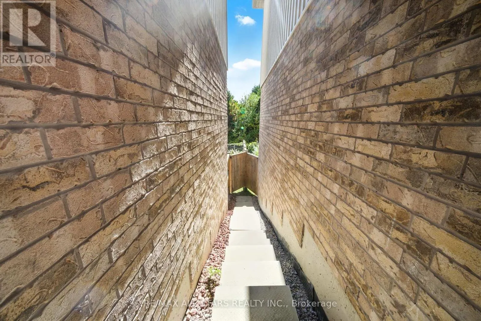 83 HAMMILL HEIGHTS