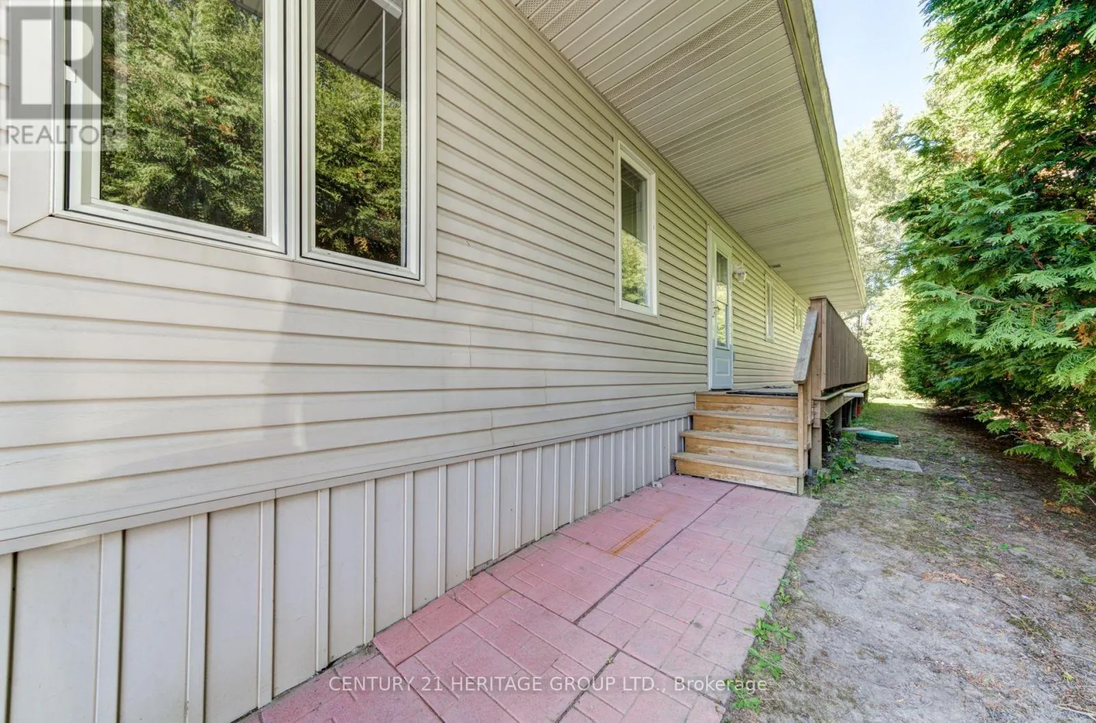 42 SHAMROCK CRESCENT