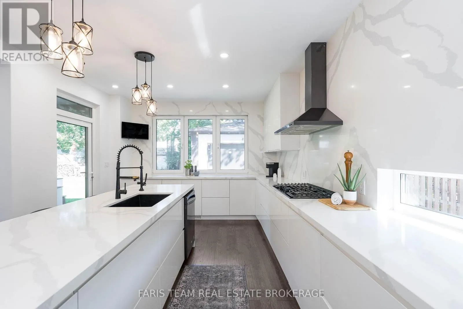 3951 ALBERTA AVENUE