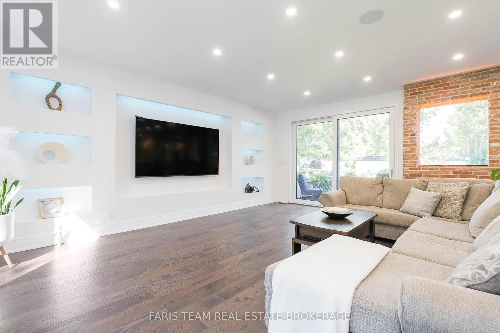 3951 ALBERTA AVENUE
