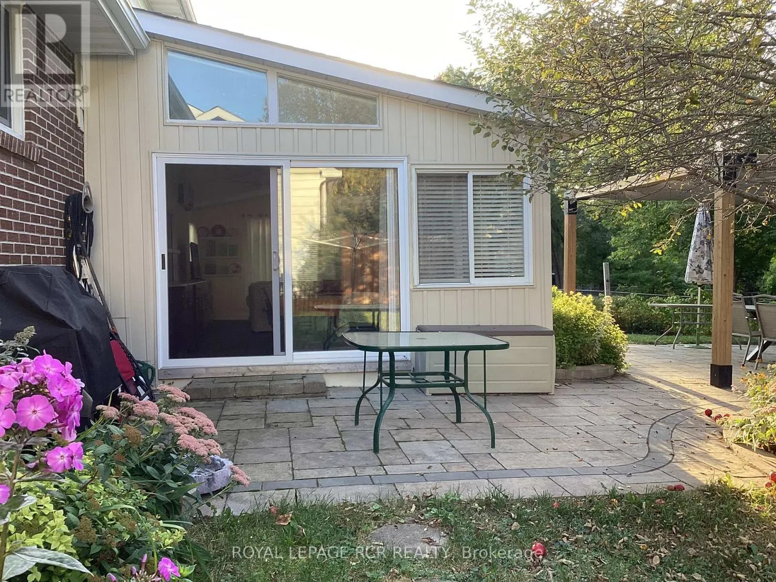 1049 ELGIN STREET