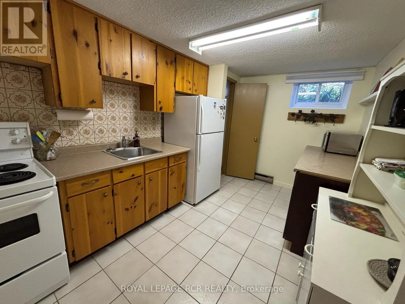1049 ELGIN STREET