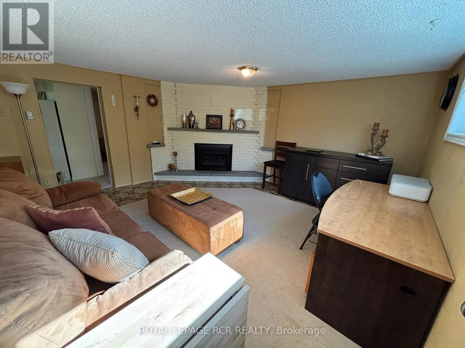 1049 ELGIN STREET