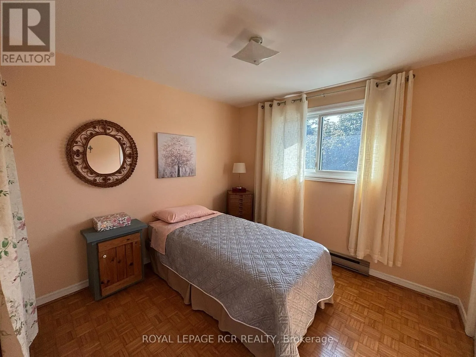 1049 ELGIN STREET