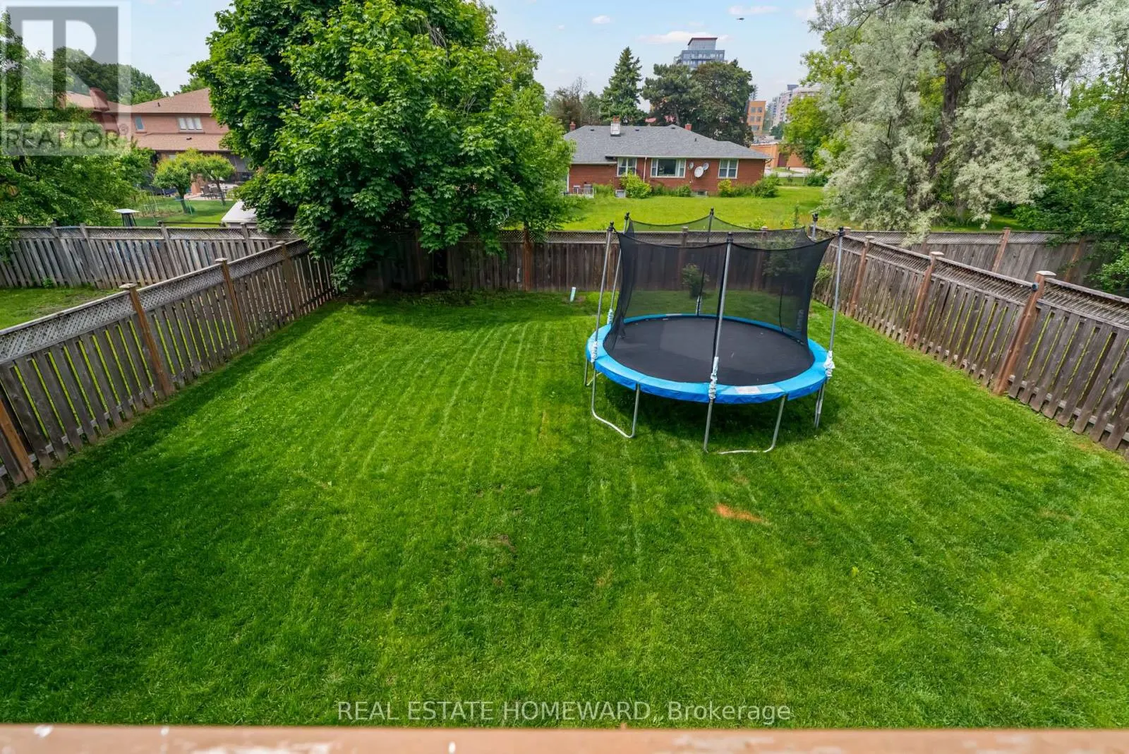 6 MACKAY DRIVE