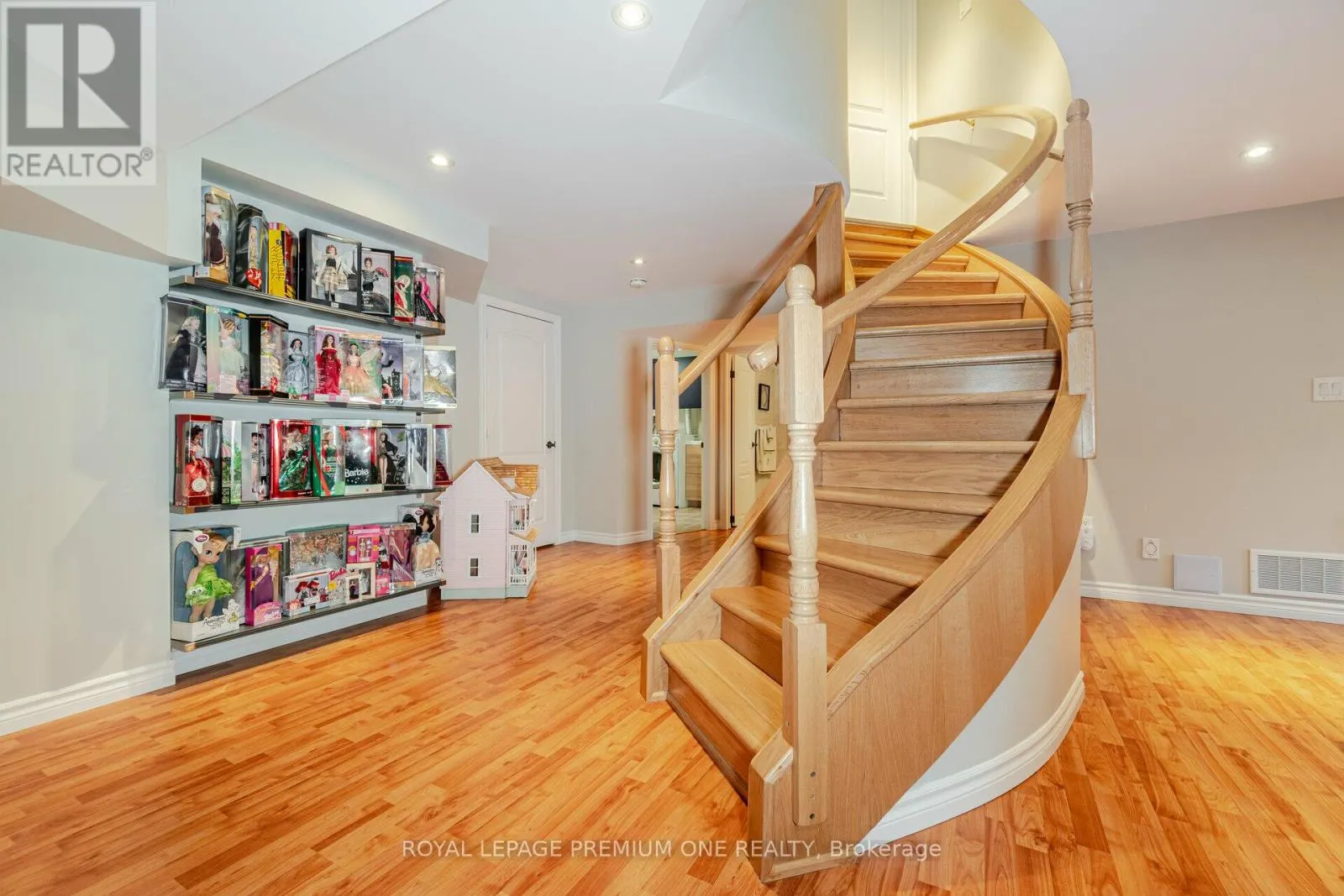 60 JULIA VALENTINA AVENUE