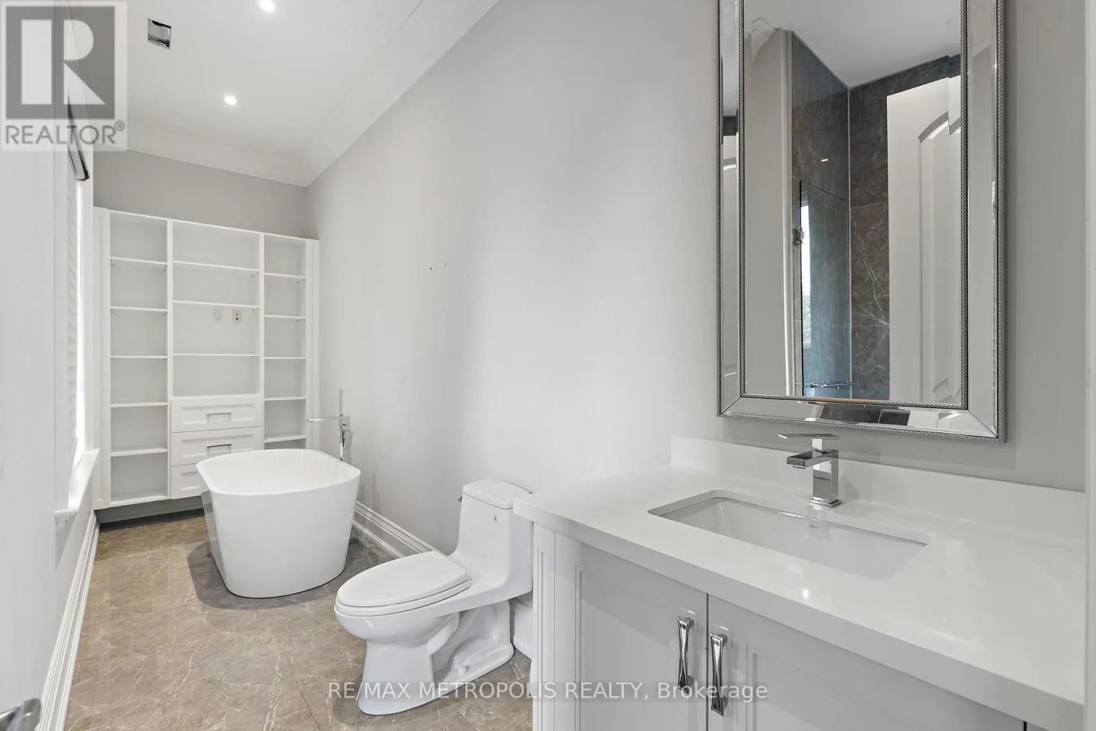 2 POPLAR DRIVE