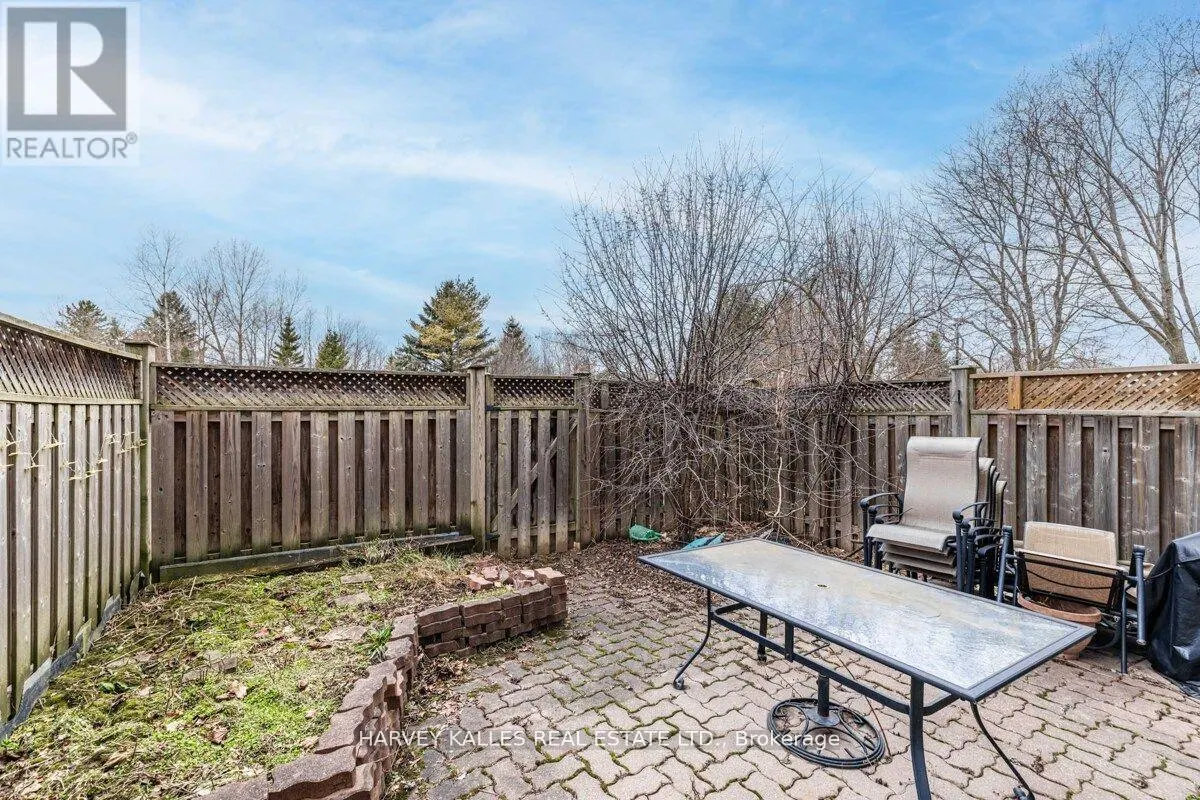 82 POPLAR CRESCENT