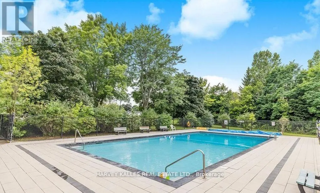 82 POPLAR CRESCENT