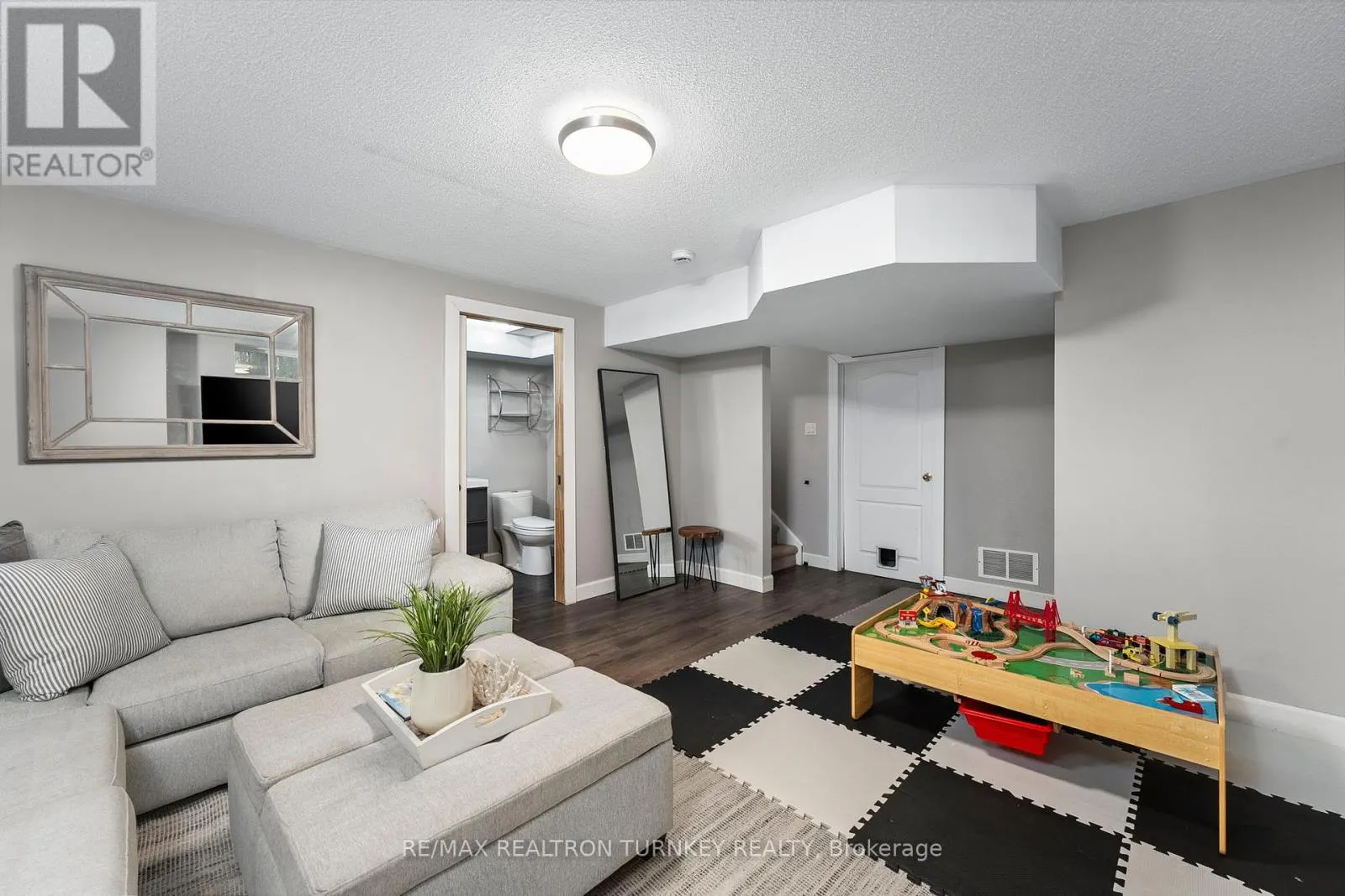 84 ADMIRAL CRESCENT