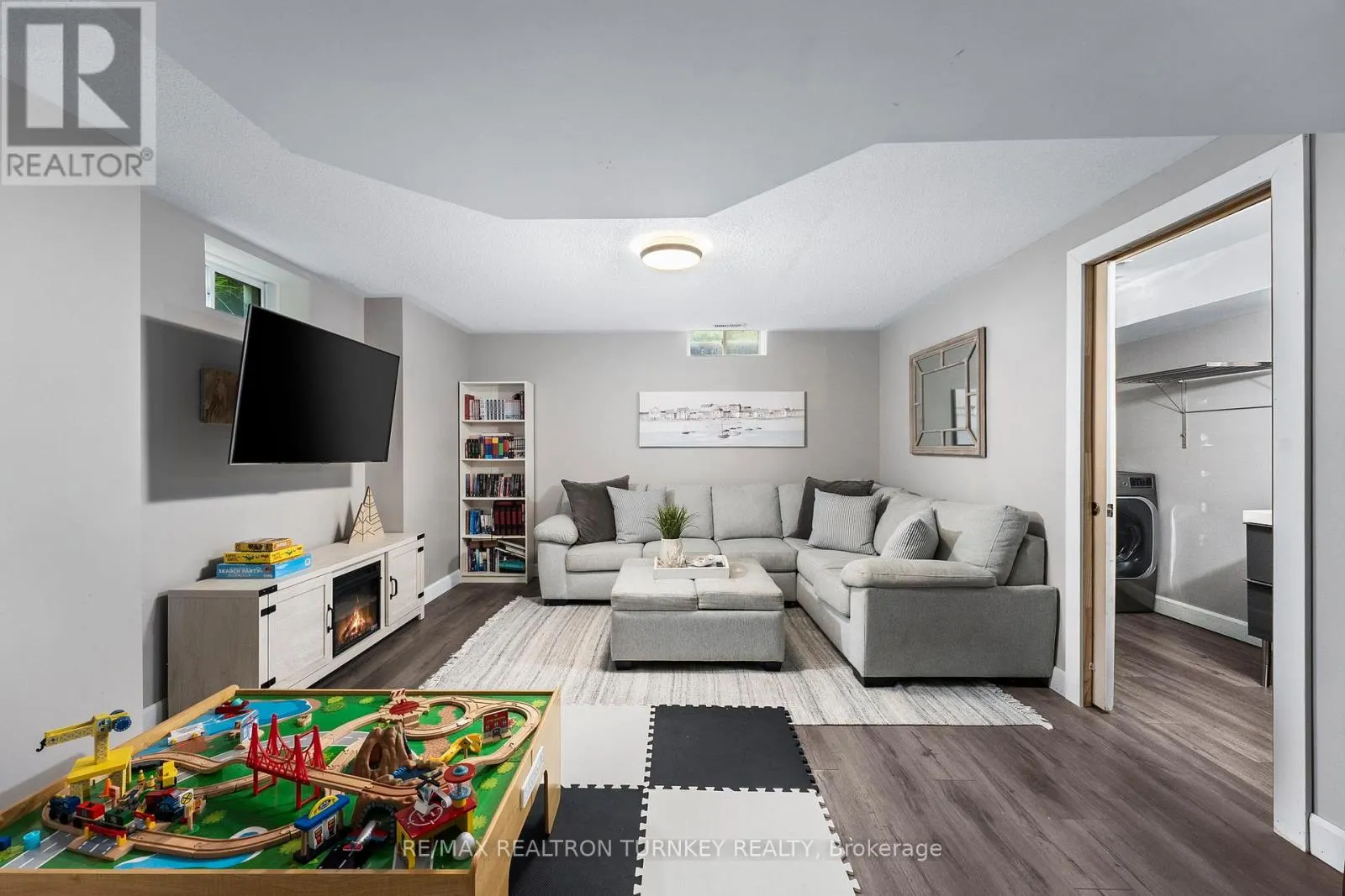 84 ADMIRAL CRESCENT