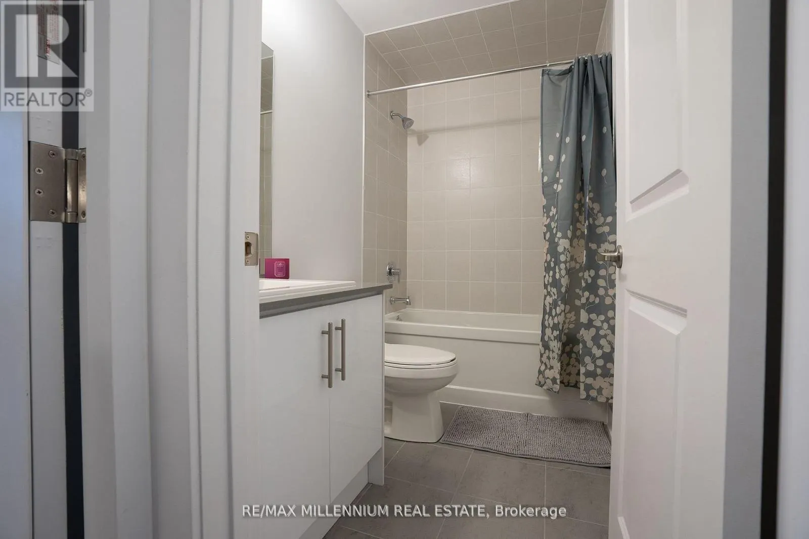 U221 - 9560 ISLINGTON AVENUE