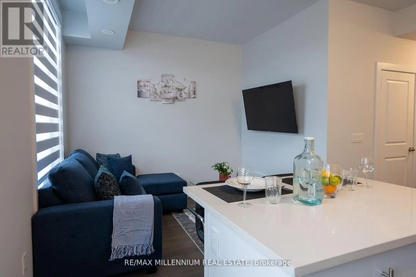 U221 - 9560 ISLINGTON AVENUE