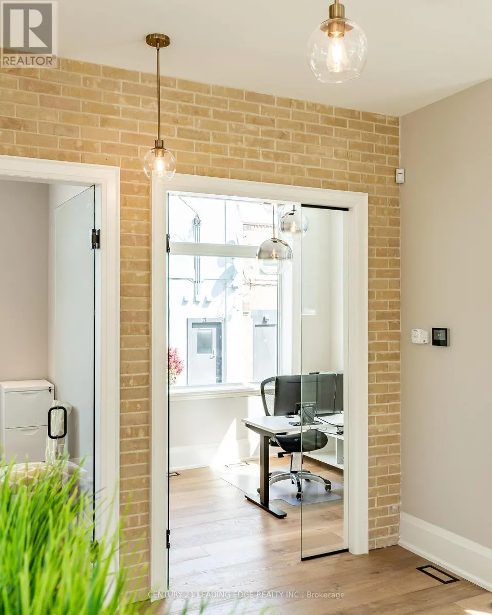 86 BROCK STREET W
