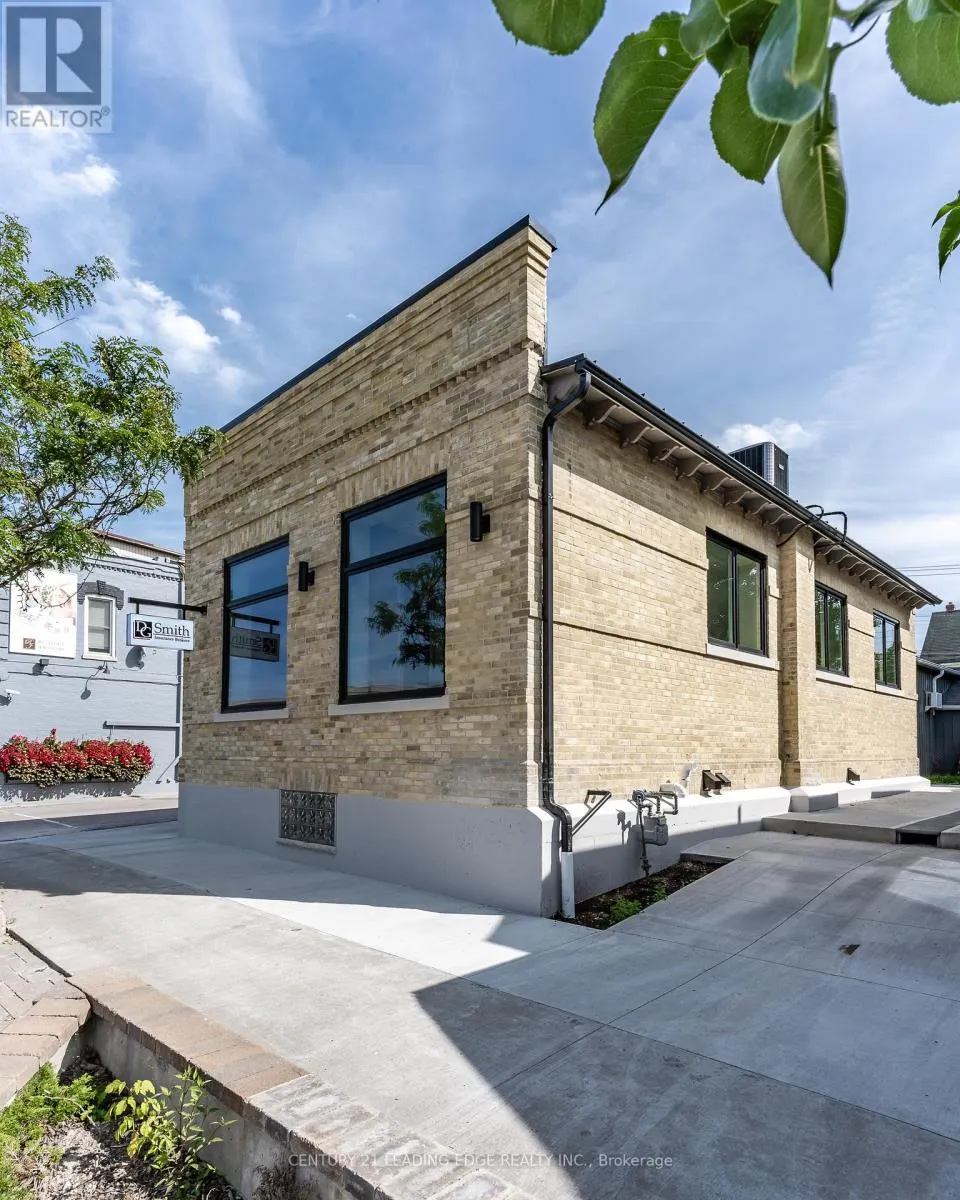 86 BROCK STREET W