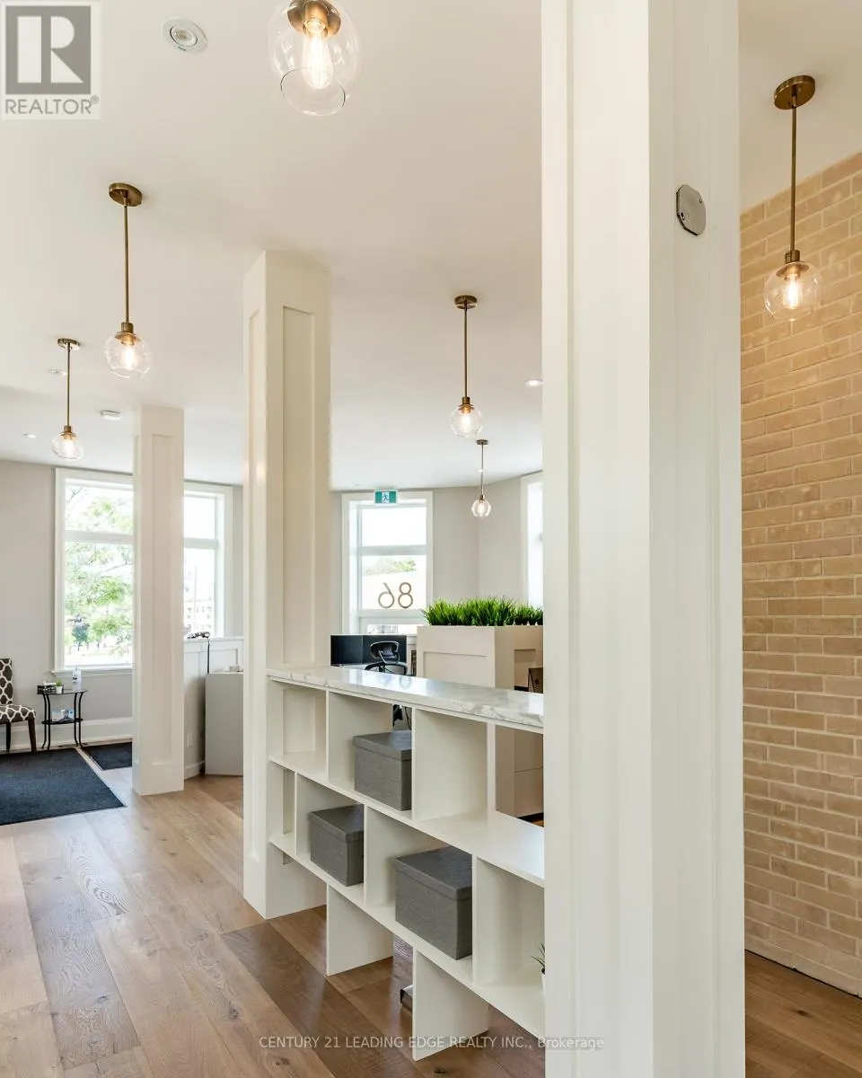 86 BROCK STREET W