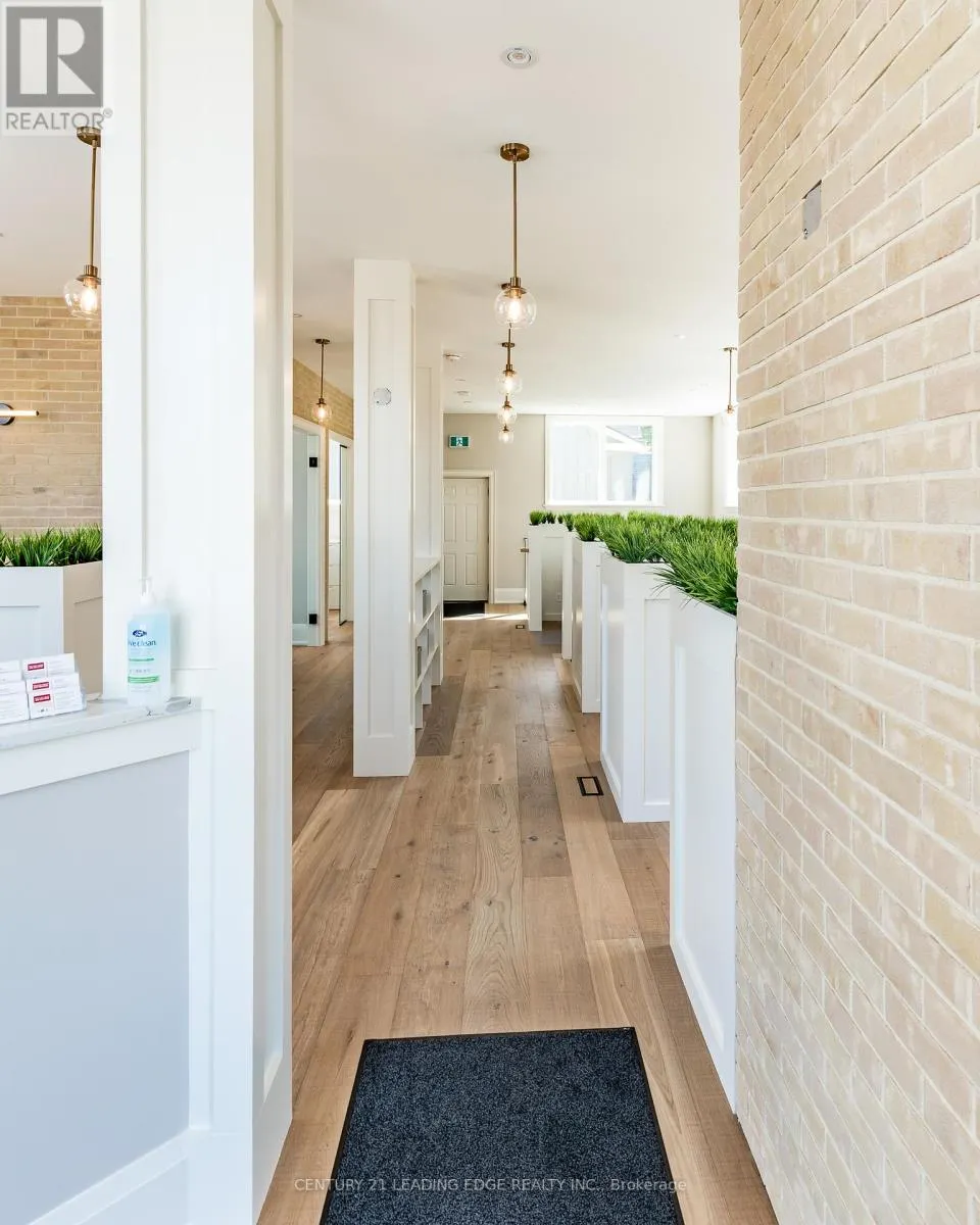 86 BROCK STREET W