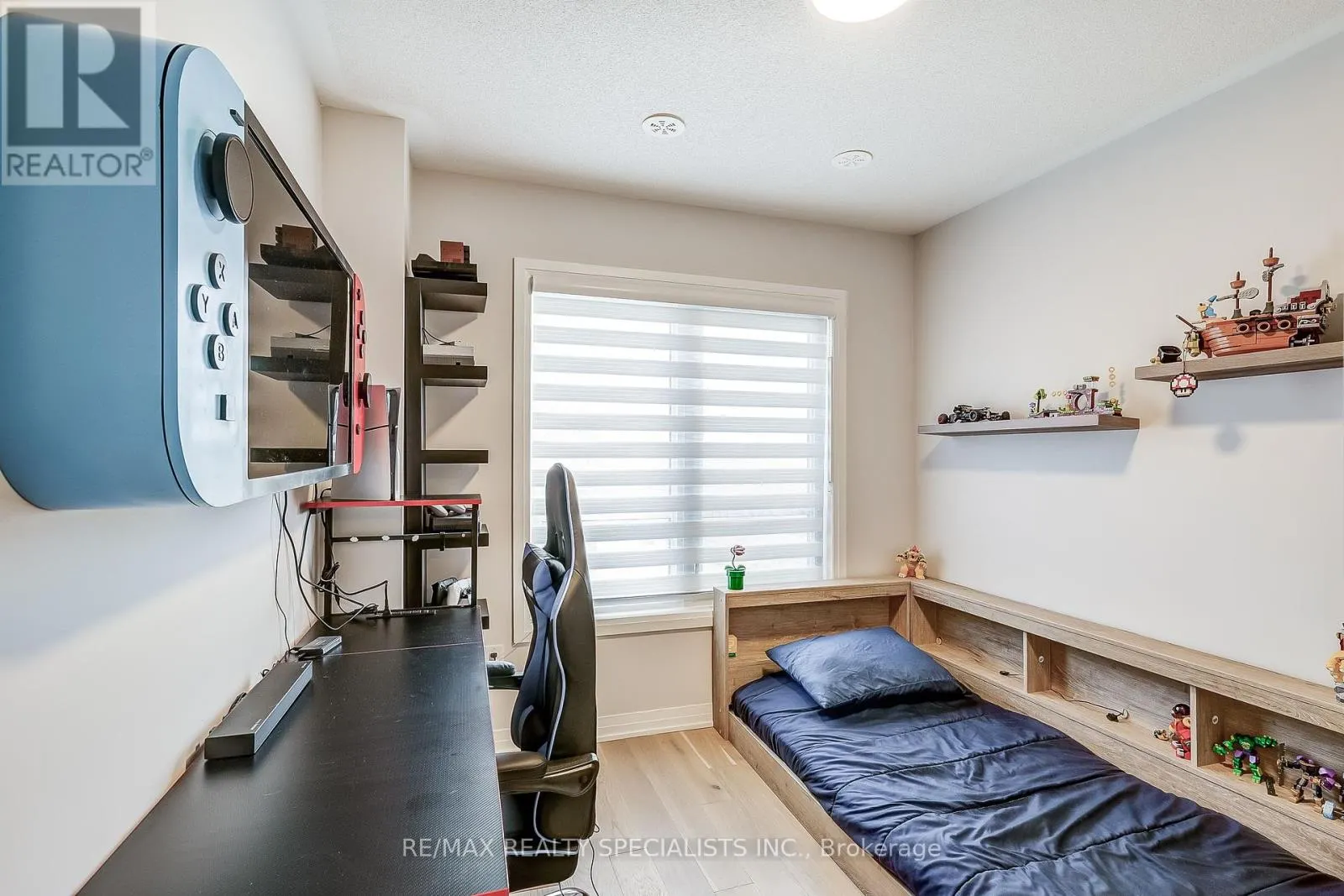 2 - 50 BAYNES WAY