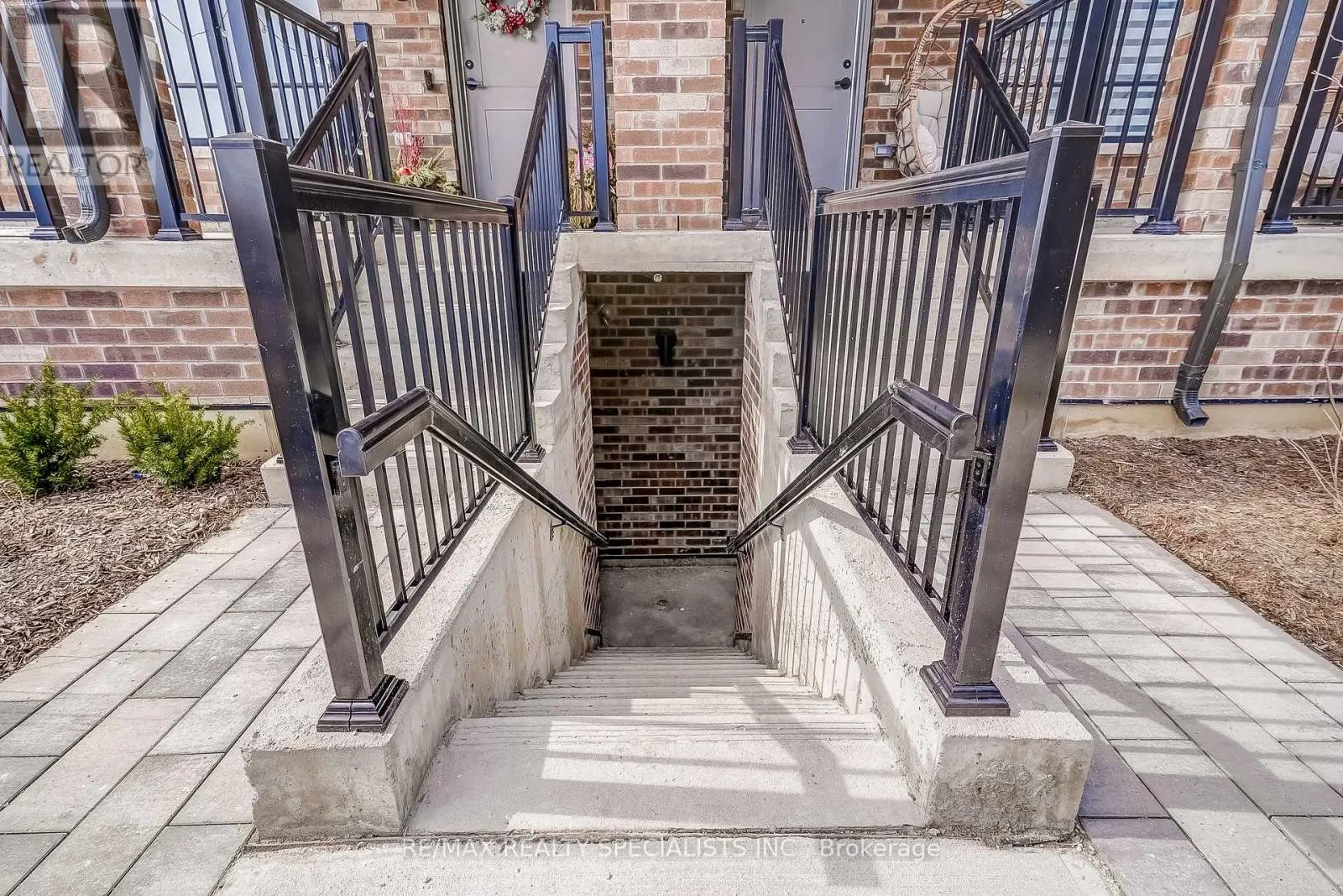 2 - 50 BAYNES WAY