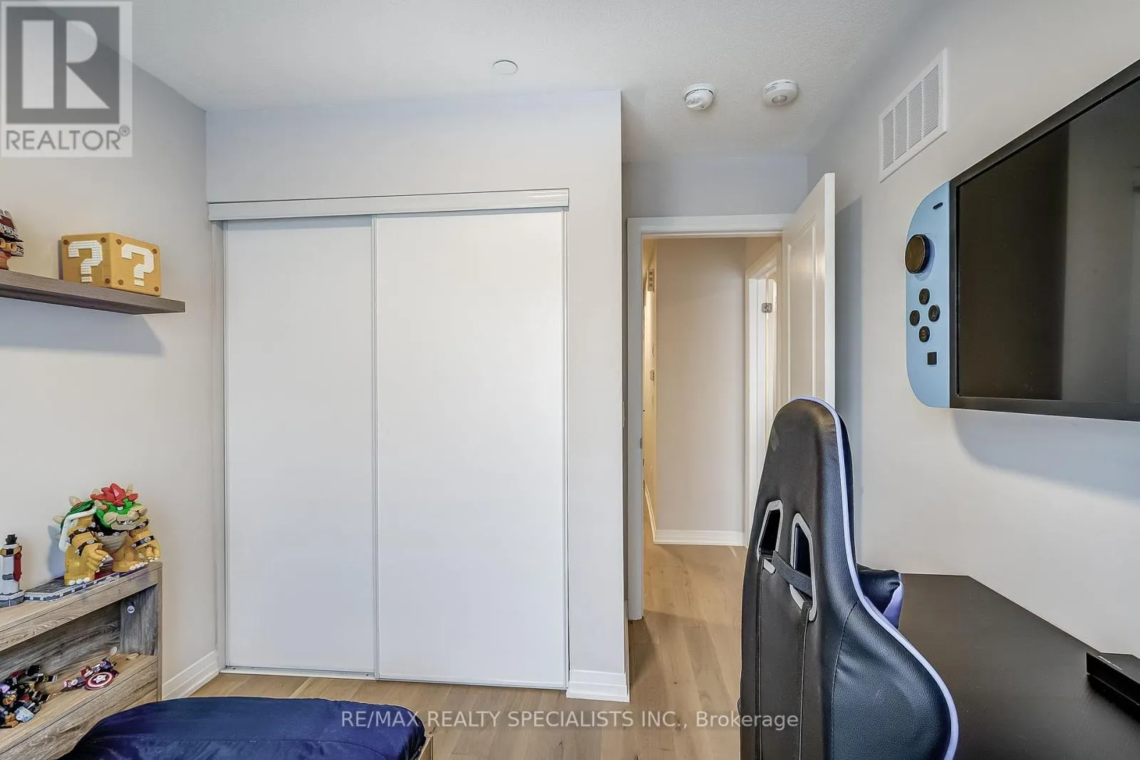 2 - 50 BAYNES WAY