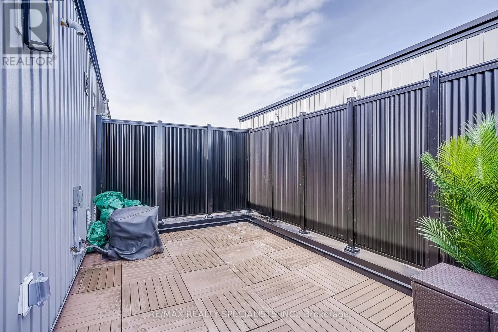 2 - 50 BAYNES WAY