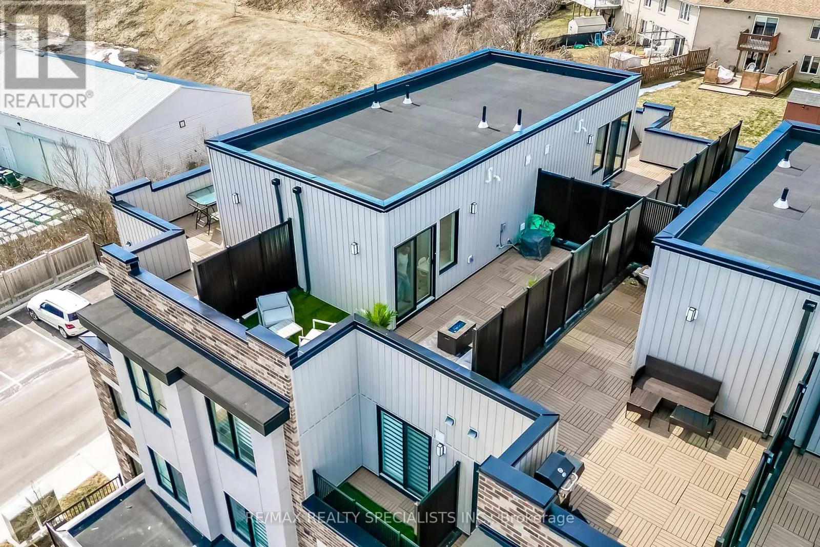 2 - 50 BAYNES WAY
