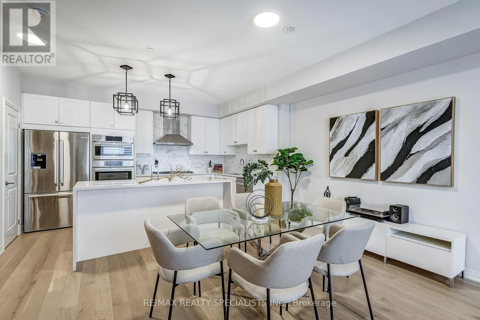 2 - 50 BAYNES WAY