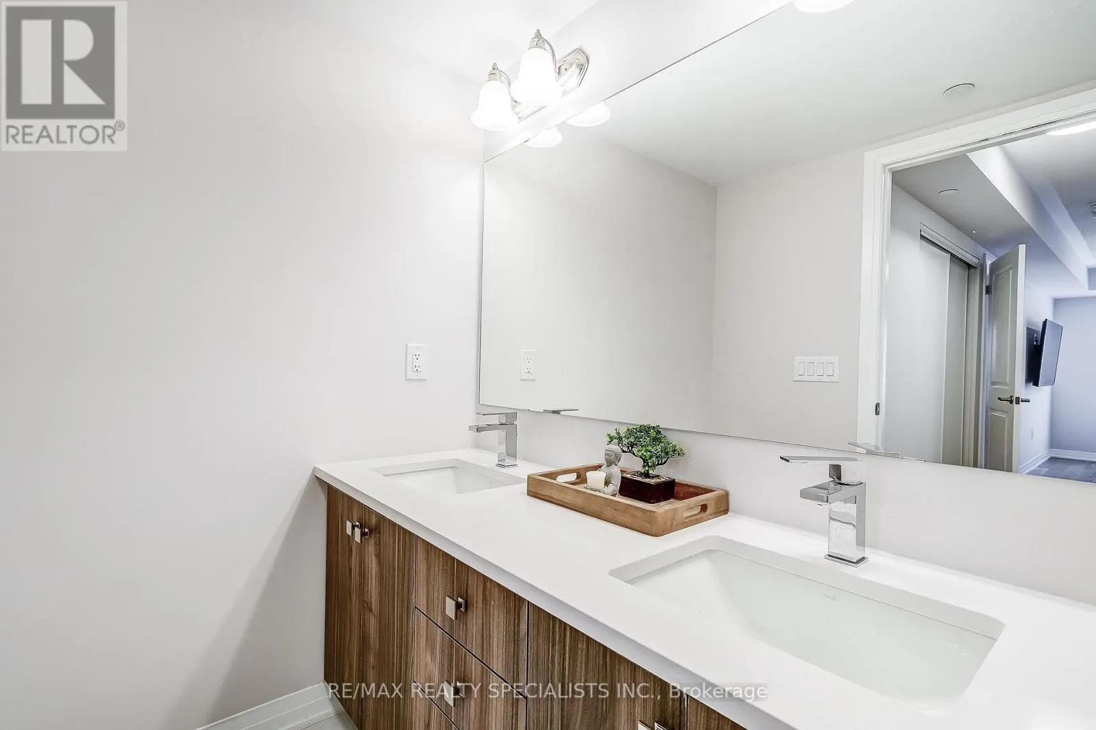 2 - 50 BAYNES WAY