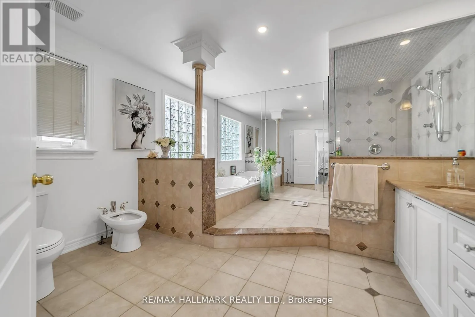 384 KENNEDY STREET W