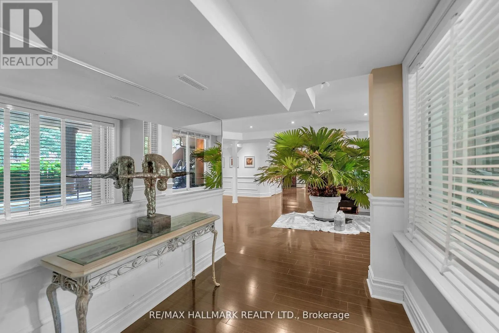 384 KENNEDY STREET W