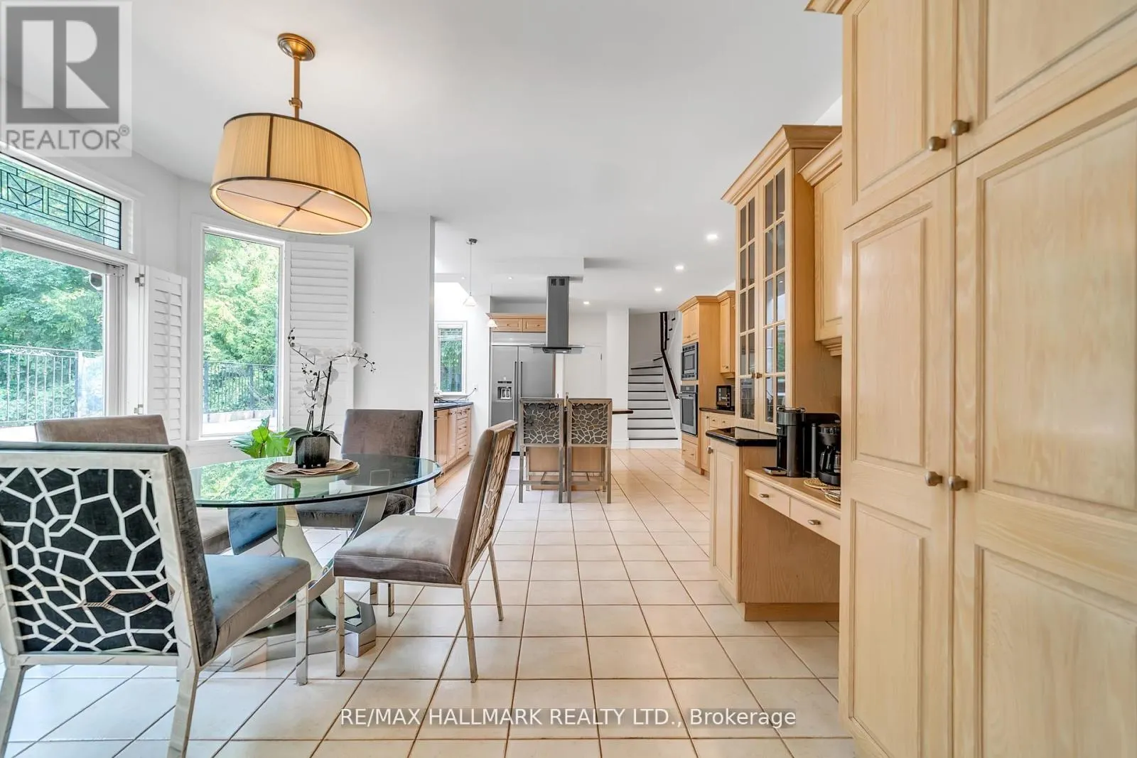 384 KENNEDY STREET W