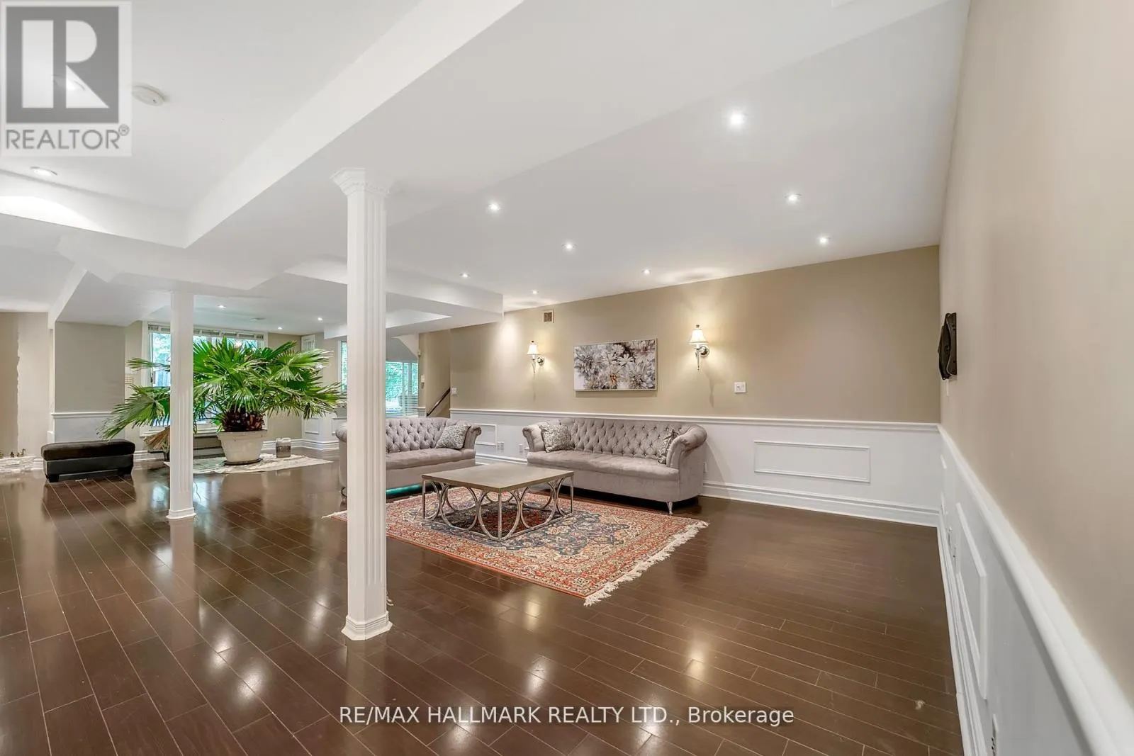 384 KENNEDY STREET W