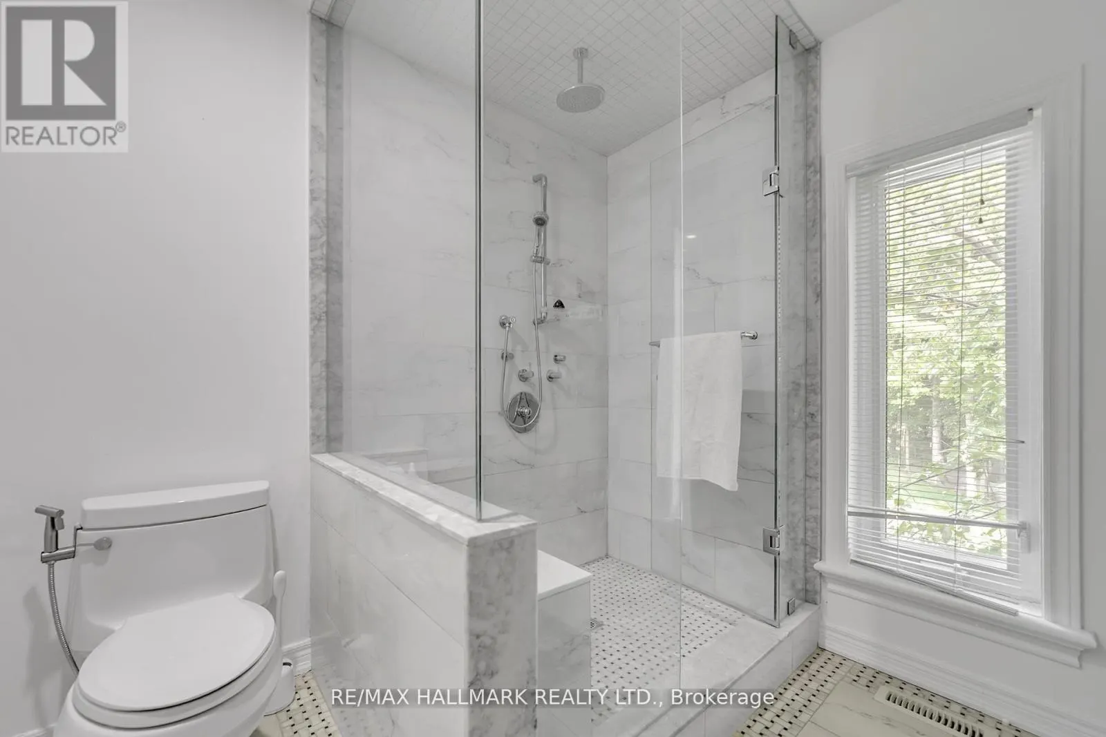 384 KENNEDY STREET W