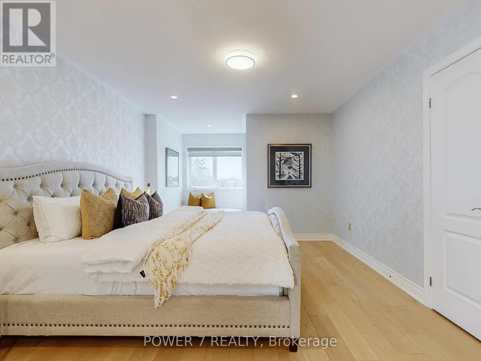 85 QUEENSWAY DRIVE