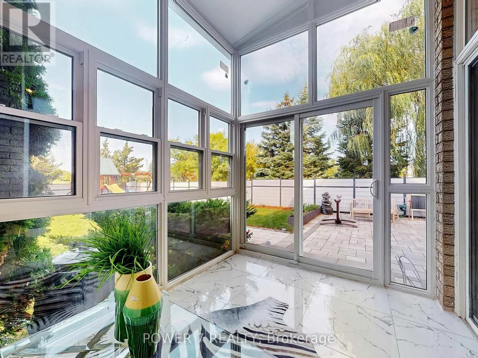 85 QUEENSWAY DRIVE