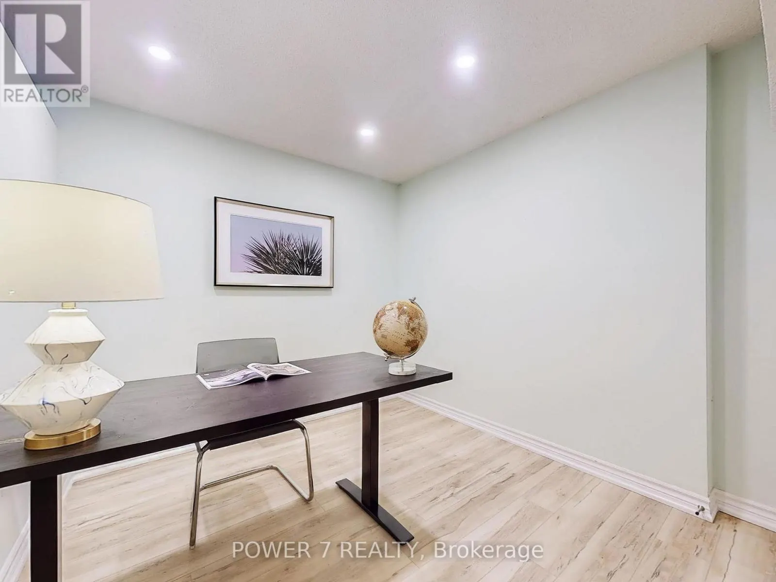 85 QUEENSWAY DRIVE