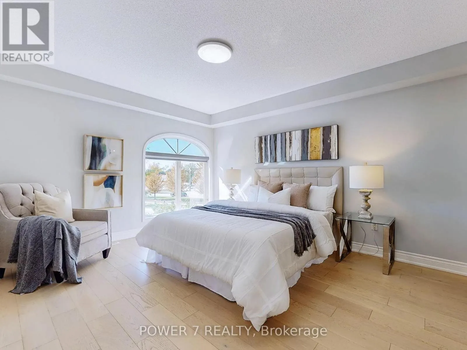 85 QUEENSWAY DRIVE
