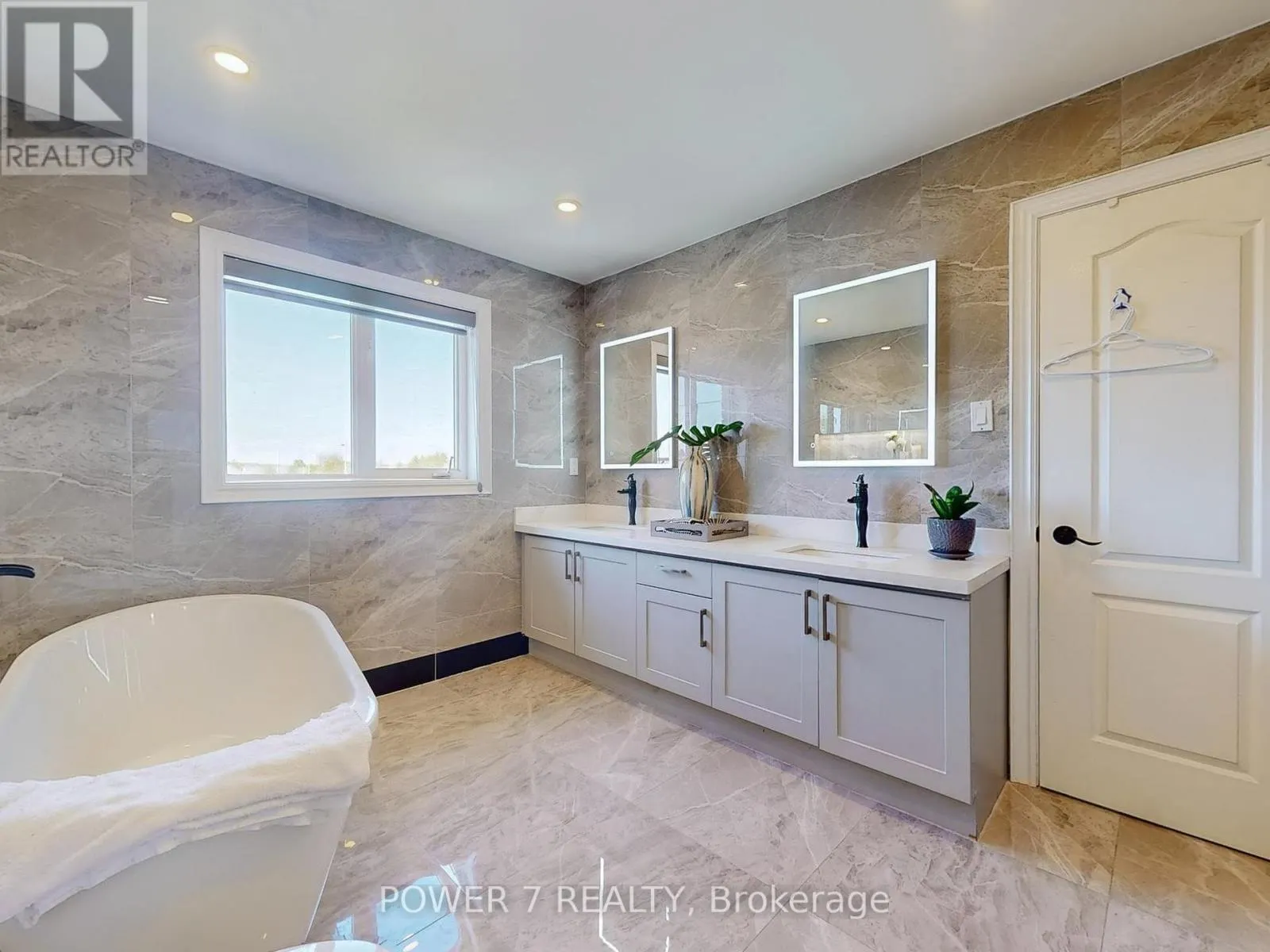 85 QUEENSWAY DRIVE