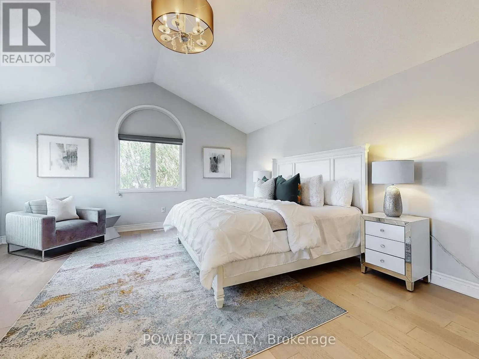 85 QUEENSWAY DRIVE