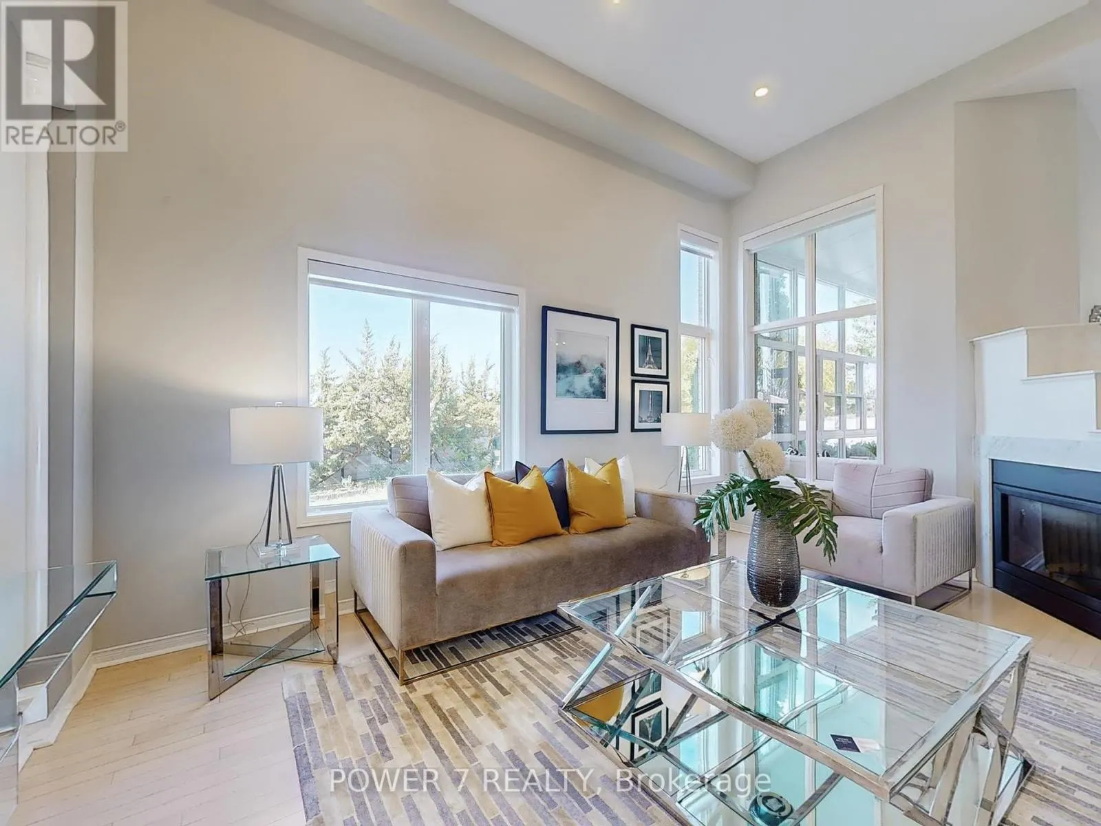 85 QUEENSWAY DRIVE
