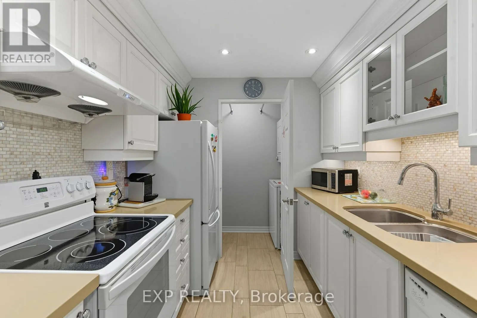 111 - 14924 YONGE STREET