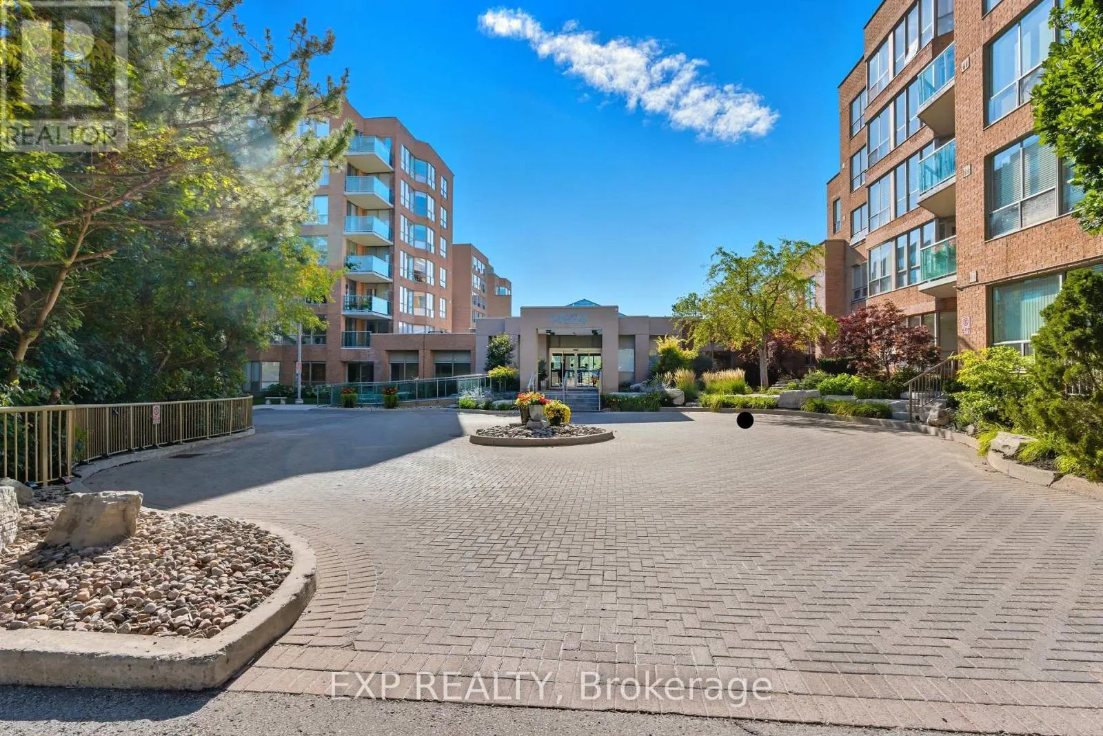 111 - 14924 YONGE STREET