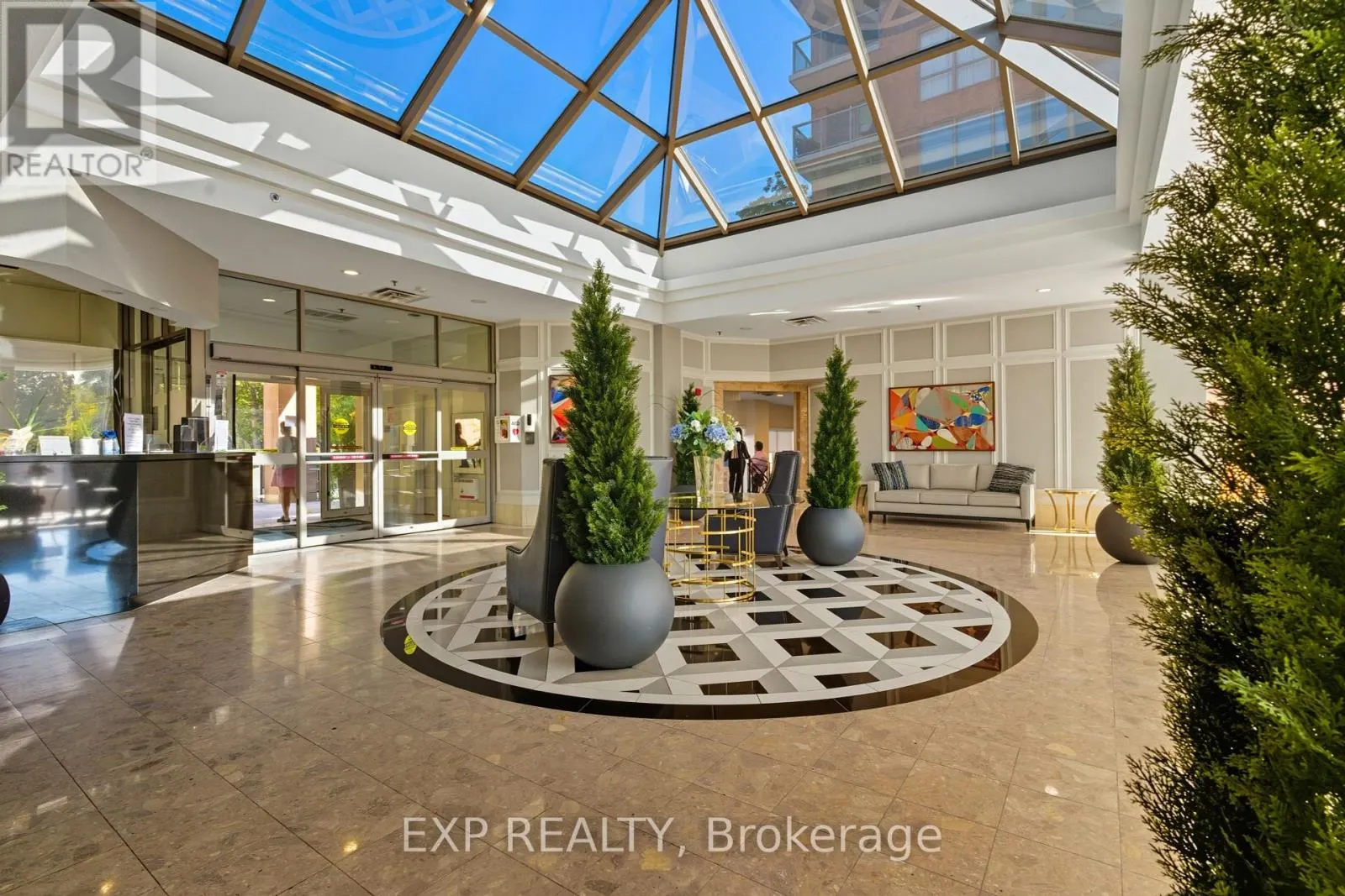 111 - 14924 YONGE STREET