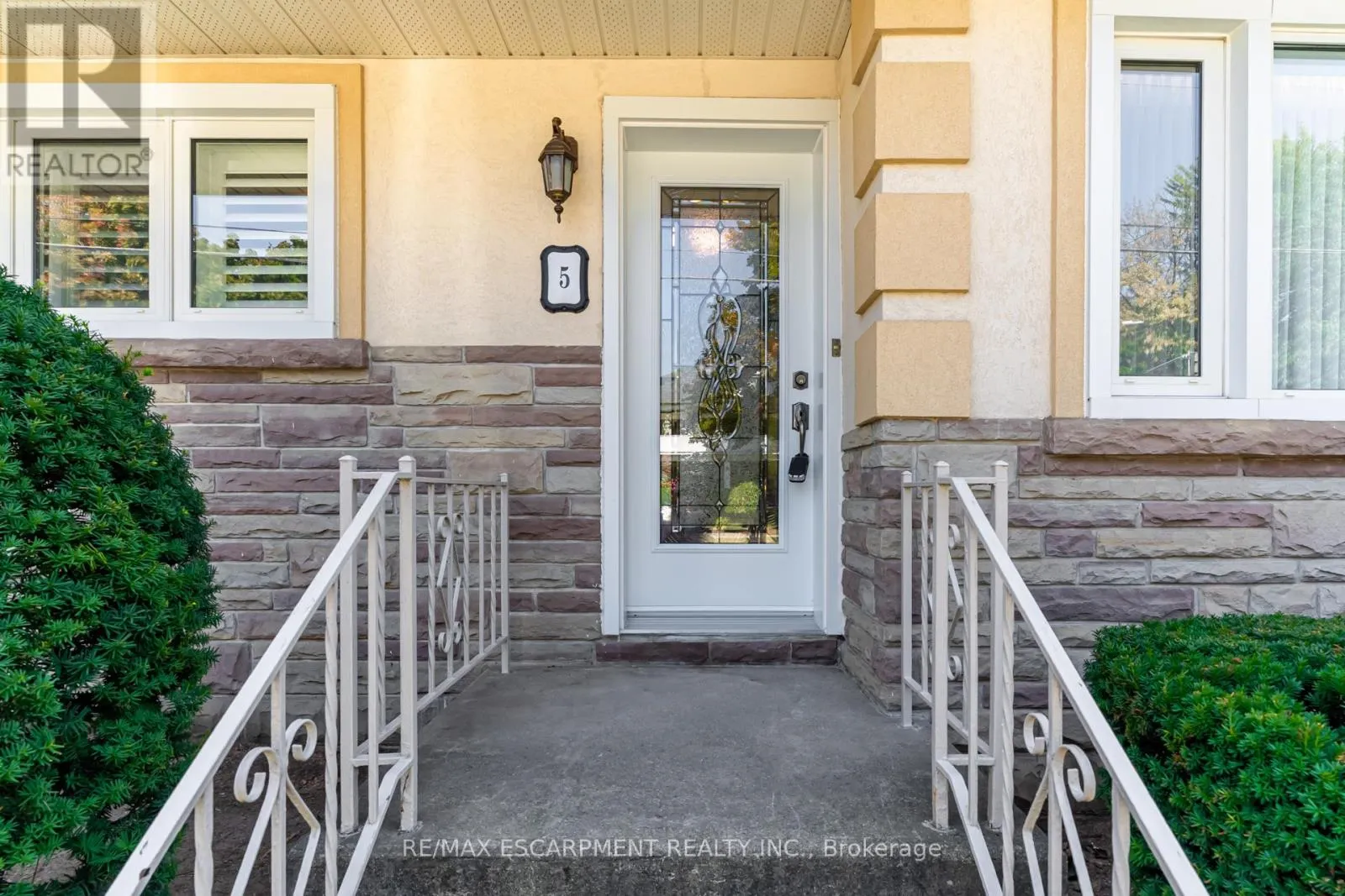 5 ALBERT STREET E