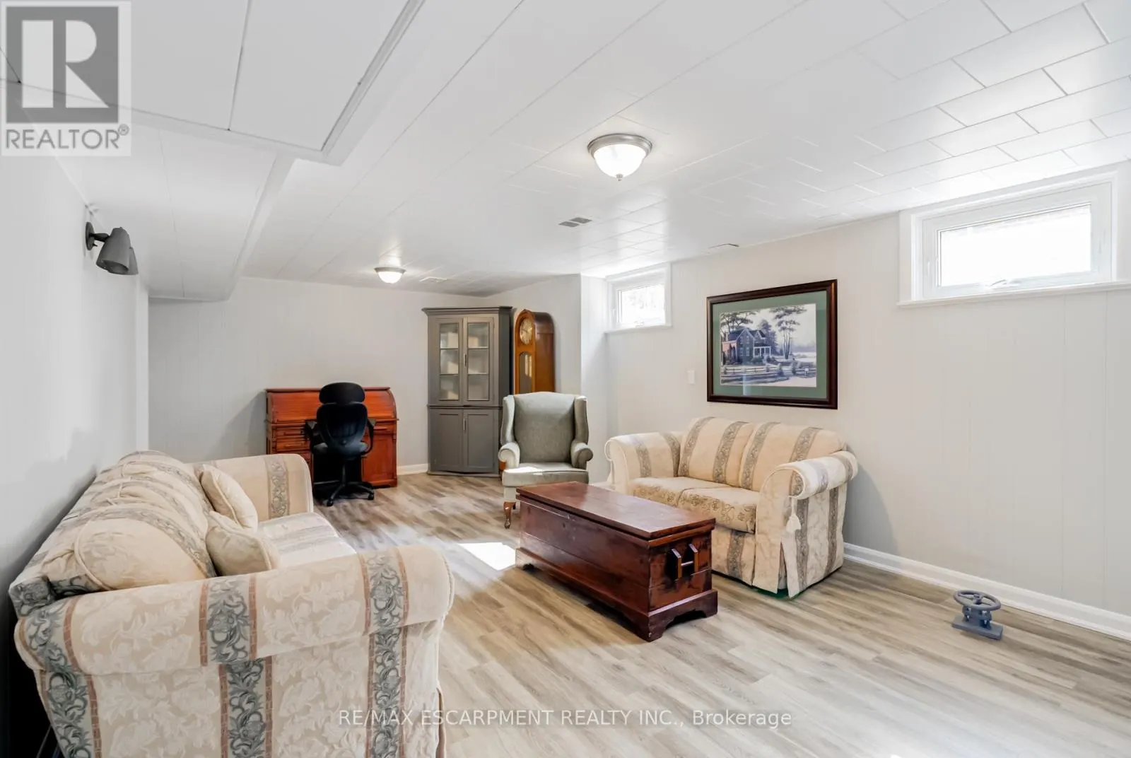 5 ALBERT STREET E